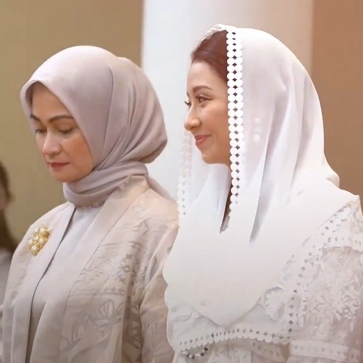 <p>Anneesha Atheera putri Sandiaga Uno akan segera menikah, Bunda. Jelang pernikahan, keluarga besar Sandiaga telah melangsungkan acara pengajian. (Foto: Instagram @sandiuno)</p>