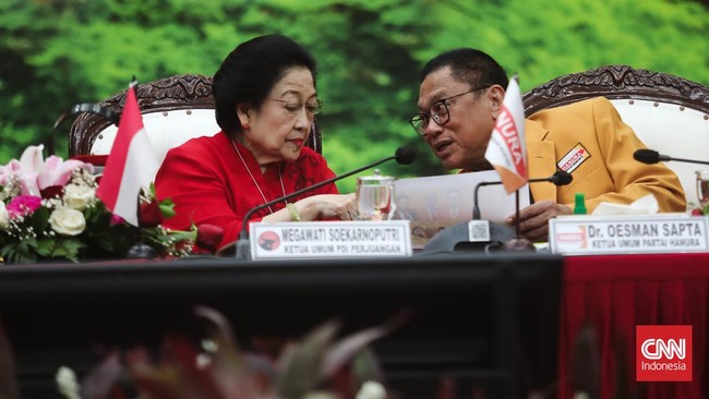 Ketum Hanura OSO berkelakar setuju Menko Polhukam Mahfud MD jadi cawapres Ganjar Pranowo di Pilpres 2024.