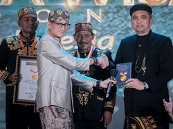 Keren, Desa Sabang Ini Pecahkan Rekor MURI karena Lumba-lumba