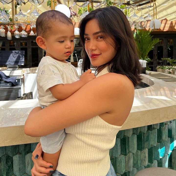 <p>"Semoga Don selalu dalam lindungan Tuhan yang Maha Esa. Aminn ya Alloh," ungkap seorang netizen. "Tuhan memberkati pertumbuhan Don, sehat, kuat, dalam lindungan-Nya," papar yang lainnya. (Foto: Instagram: @inijedar)</p>