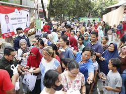 1.000 Paket Sembako Murah Relawan Sandiaga Ludes Dibeli Warga Jakut