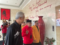 Momen Ganjar-Hasto Sambut Kedatangan OSO dan Hanura