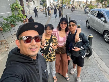 7 Potret Kehidupan Rio Febrian & Sabria Kono, Hidup di Yogyakarta dan Jalani Bisnis Kecantikan