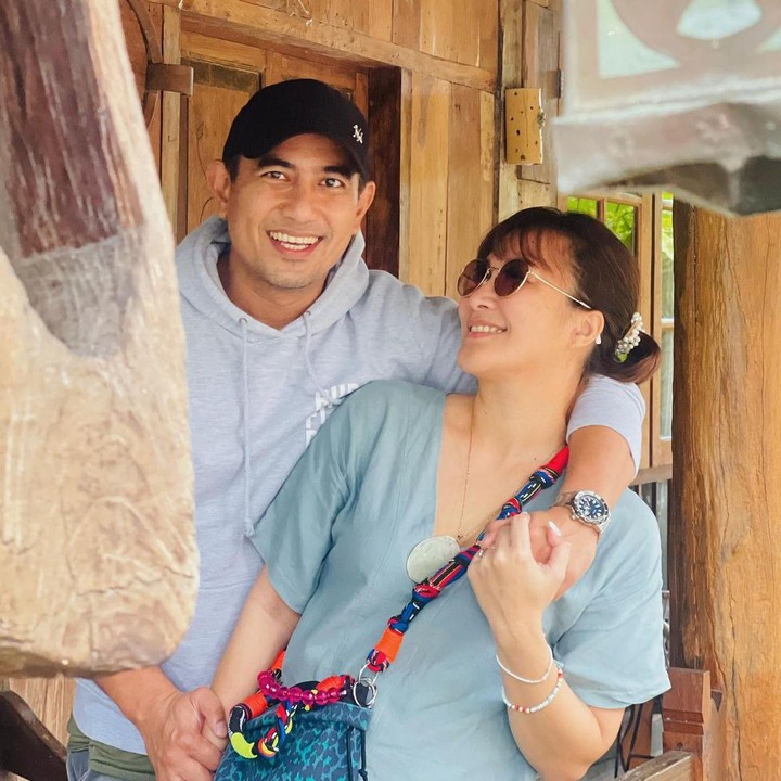<p>Kita doakan, semoga keluarga Sabrina sehat dan bahagia di mana pun mereka berada, ya. (Foto: Instagram @sabriakono)</p>