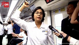 VIDEO: Tak Ada Masinis, Menkeu Sri Mulyani Mengaku Deg-deg-an naik LRT
