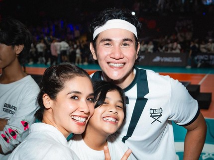 7 Potret Kedekatan Ayah Seleb bersama Anak di Voli Vindes, Vino G Bastian hingga Desta