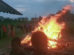 Diduga Jadi Tempat Prostitusi, Warung Tuak di Deli Serdang Dibakar Warga