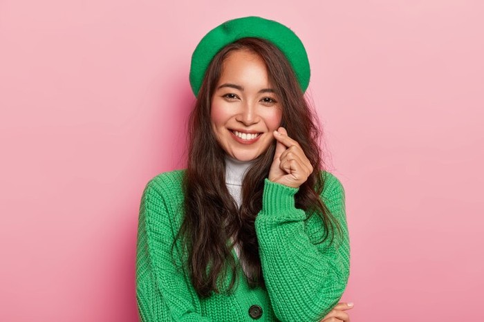 Warna Outfit yang Bisa Datangkan Cinta Menurut Astrologer