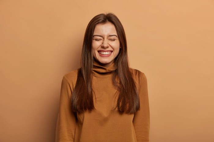 Warna Outfit yang Bisa Datangkan Cinta Menurut Astrologer