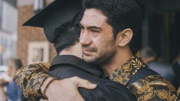 img-title Harapan Reza Rahadian untuk Sang Adik yang Baru Lulus Kuliah