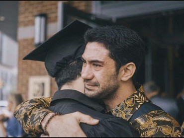img-title Harapan Reza Rahadian untuk Sang Adik yang Baru Lulus Kuliah