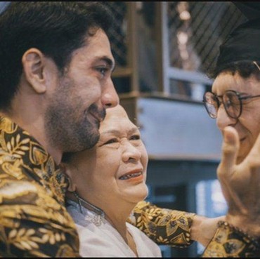 7 Potret Jonathan Adik Reza Rahadian yang Baru Lulus Kuliah di Amerika