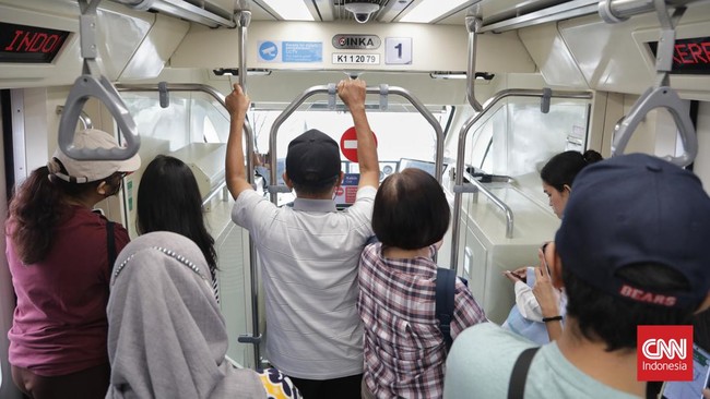 Masyarakat merasa nyaman saat pertama kali naik LRT Jabodebek. Meskipun demikian, ada beberapa catatan yang mereka berikan, salah satunya soal harga tiket.