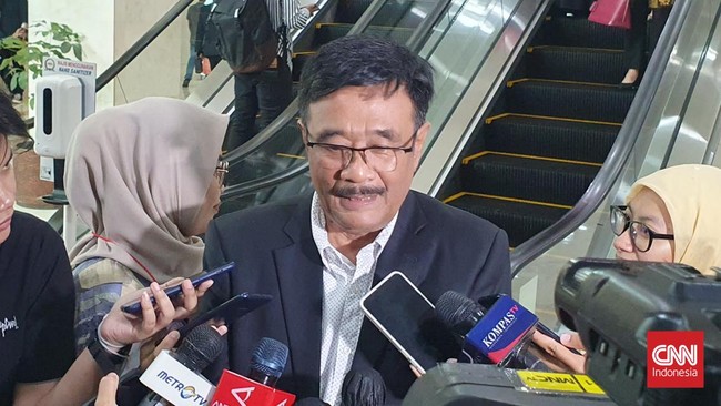 Ketua DPP PDIP Djarot Saiful Hidayat meyakini tak ada kaitan antara Jokowi dengan koalisi Prabowo yang dinamakan Koalisi Indonesia Maju.