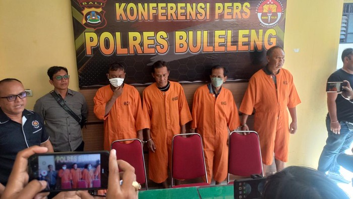 Polres Buleleng saat merilis kasus pemerkosaan-pencabulan anak usia 7 tahun di Kecamatan Banjar, Kabupaten Buleleng, di Mapolres Buleleng, Selasa (29/8/2023). (Made Wijaya Kusuma)
