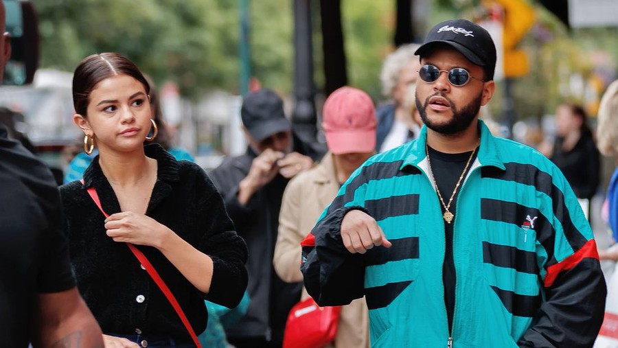 NEW YORK, NY - SEPTEMBER 03:  Selena Gomez and The Weeknd go shopping in Soho on September 3, 2017 in New York City.  (Photo by Gotham/GC Images)