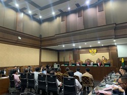 Hakim ke Saksi Kasus BTS: Nggak Usah Muter-muter, Saya Mainnya Tajam!