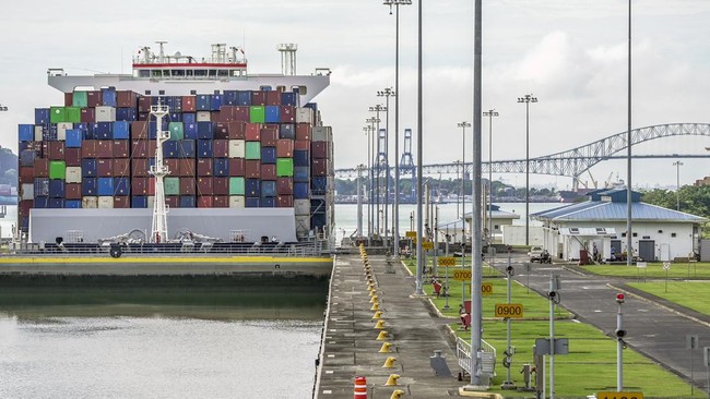 China disebut berniat bikin pelabuhan di Terusan Panama saat ketegangan meningkat dengan Amerika Serikat.