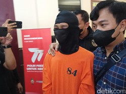 Emosi Tetangga Penjudi Ditagih Utang Berujung Tusuk Pasutri
