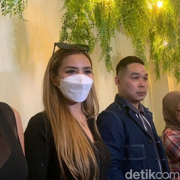 Reaksi DJ Verny Hasan Usai Dituding Sindir Istri Denny Sumargo Tak Punya Anak