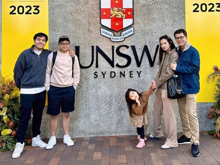 5 Potret Terbaru Gista Putri Antar Anak Sambung Kuliah di Sydney, Baper Akan Pisah Jauh