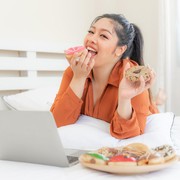 Hati-Hati, 4 Kebiasaan di Musim Hujan Ini Membuat Berat Badan Melonjak Naik!