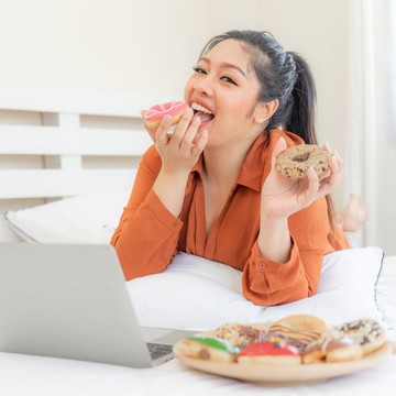 Hati-Hati, 4 Kebiasaan di Musim Hujan Ini Membuat Berat Badan Melonjak Naik!