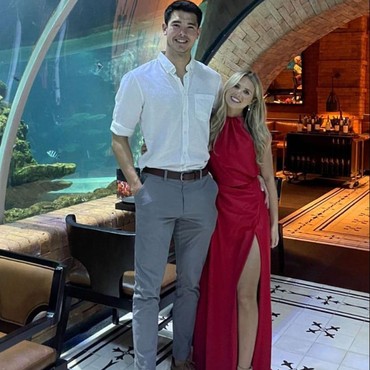 7 Potret Pesepakbola Elkan Baggott Rayakan Ultah Sang Kekasih Dinner Romantis