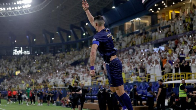 Striker sekaligus kapten Al Nassr Cristiano Ronaldo menempati puncak daftar top skor Liga Pro Arab Saudi usai cetak dua gol saat lawan Al Shabab.