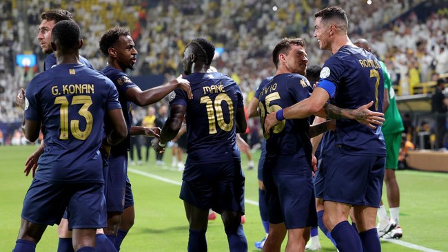 Cristiano Ronaldo menunjukkan bahwa dirinya bukan hanya piawai membobol gawang lawan melainkan juga sigap jadi pelayan bagi rekan-rekan setimnya di Al Nassr.