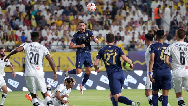 Cristiano Ronaldo membiarkan rekan setimnya mengeksekusi penalti meski punya peluang mencetak hattrick di laga Al Nassr vs Al Shabab.