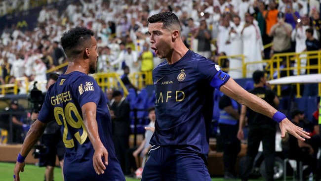 Cristiano Ronaldo memuji penampilan rekan setim dan kemegahan stadion serta membawa-bawa kemeriahan suporter usai menyumbang dua gol pada kemenangan Al Nassr.