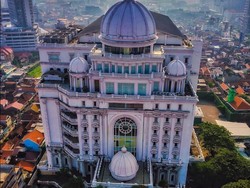 Puluhan Anak Terjebak Lift The Empire Palace Surabaya