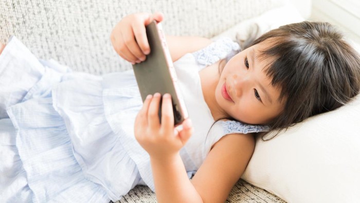Ilustrasi Anak Screentime