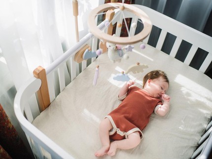 Tips Jemur Bayi Baru Lahir Tanpa Khawatir Polusi Udara