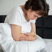 Jauhi 5 Makanan Ini Saat Perut Kembung, Bisa Makin Parah!