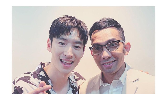 indra herlambang bareng jadi mc artis korea