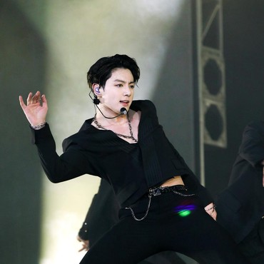 Jungkook BTS Umumkan Konser Solo Pertama 'Golden Live On Stage'