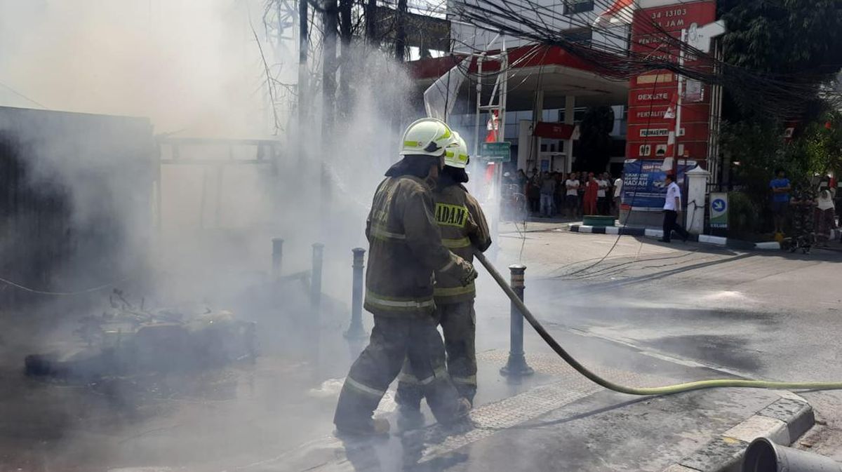 Ledakan SPBU Jogja: Kaca Hotel Pecah, Pengendara Motor Terpental