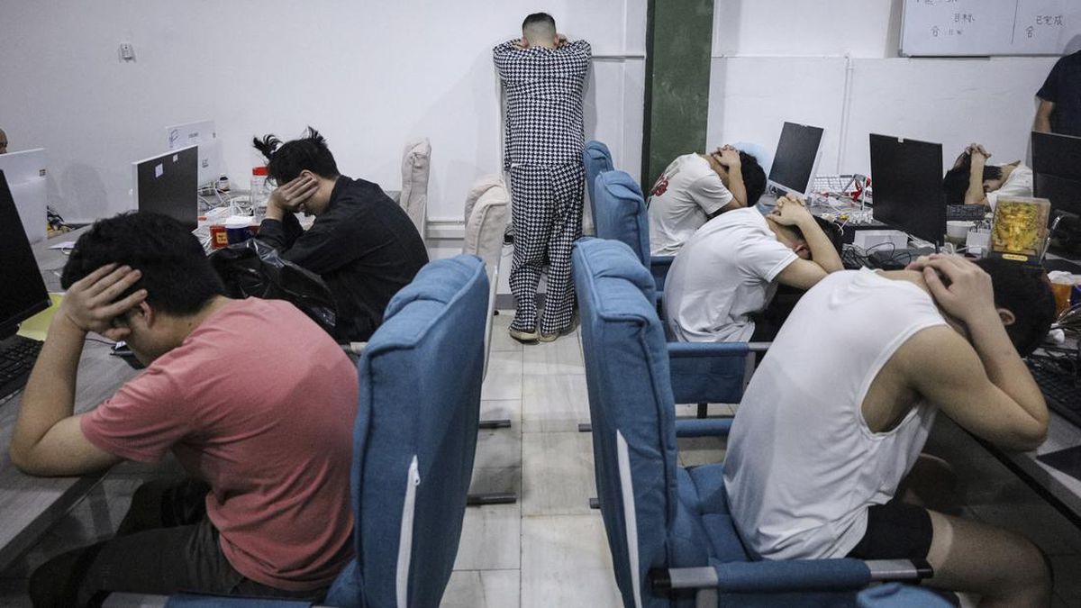 Markas Penjahat Scamming Digerebek di Lampung, Isinya 27 WN China