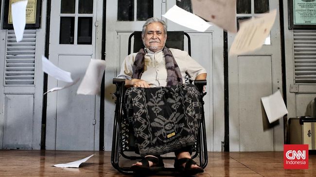 Bagi Slamet Rahardjo, teater bakal tetap memiliki kharisma dan posisi yang lebih tinggi daripada film.