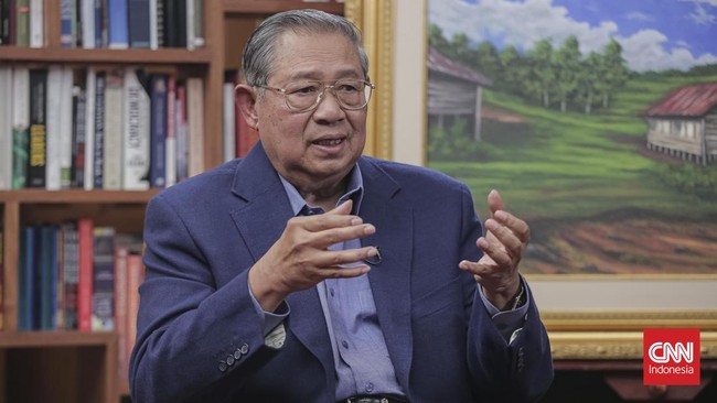 Ketua Majelis Tinggi Partai Demokrat Susilo Bambang Yudhoyono dikabarkan bakal ikut pertemuan dengan koalisi pendukung Prabowo Subianto di Hambalang sore ini.
