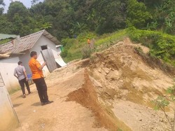 Tanah Longsor di Sukajaya Bogor, 13 Warga Mengungsi