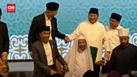 VIDEO: Prabowo-Ganjar Gandengan Tangan Di Muktamar Sufi Internasional