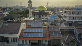 FOTO: Solar Panel Hiasi Rumah Warga Jakarta dan Depok