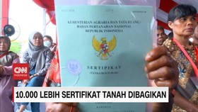 VIDEO: 10.000 Lebih Sertifikat Tanah Dibagikan