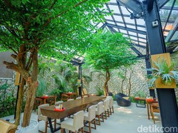 Restoran Ini Suguhkan Nuansa Musim Panas Sambil Santap Bebek Goreng