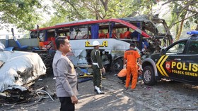 Detik-detik Kecelakaan Maut Bus Sugeng Rahayu Vs Eka Cepat di Ngawi