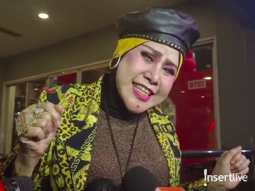 img-title Elvy Sukaesih Tak Gentar dengan Kemunculan Banyak Penyanyi Dangdut Muda