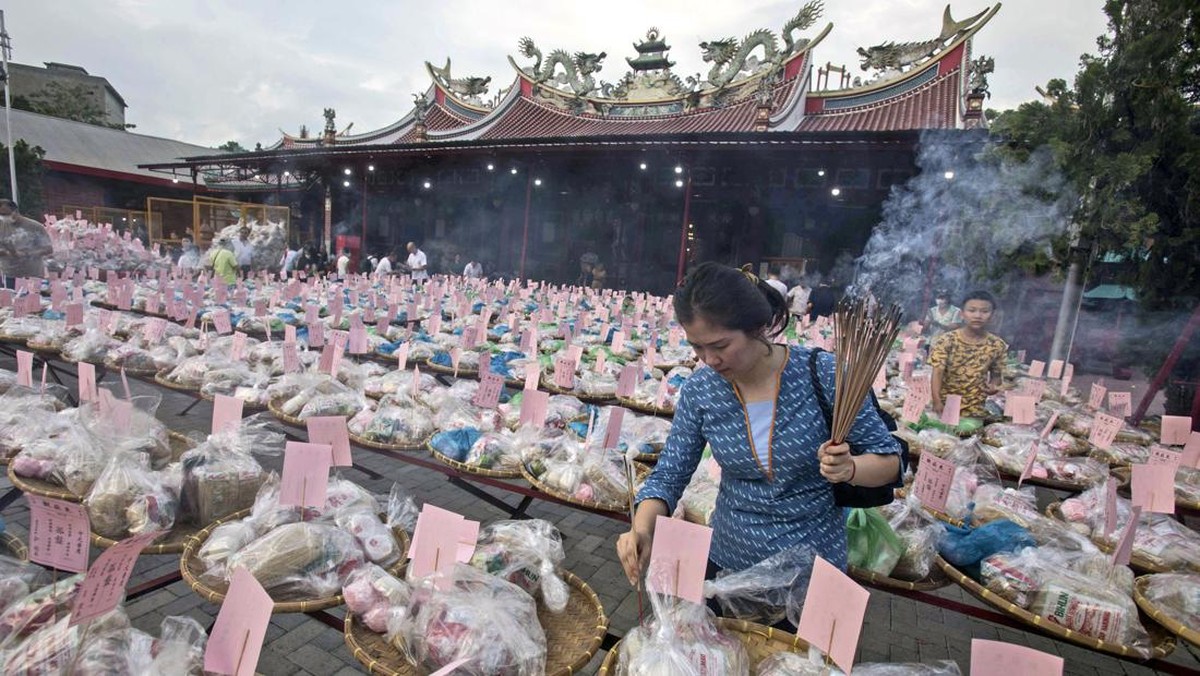 FOTO: Menghormati Jiwa-jiwa yang Berpulang di Festival Hantu Lapar